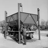 Vretstorpsverken, fabriksbyggnader, en man.