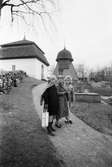 Kållereds kyrka första söndagen i advent, år 1983. Kållereds kyrka är från 1200-talet. Klockstapeln från 1691.

Fotografi taget av Harry Moum, HUM, Mölndals-Posten, vecka 48, år 1983.