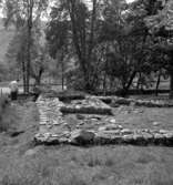 Riseberga klosterruin. Två män.
25 augusti 1943.