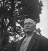 Snavlunda. En man.Sköldkvist.30 augusti 1945