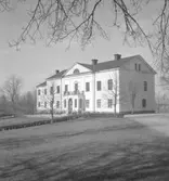 Hjälmarsnäs herrgård, exteriör.
14 april 1952.