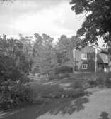 Siggebohyttans bergsmansgård, exteriör.
16 augusti 1952.