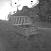 Siggebohyttans bergsmansgård, släde.
14 september 1952.