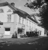 Bostadshus och affärsbyggnader. Nora, kvarteret Svanen 6.
juli - augusti 1954.
