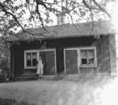 Bostadshus, en kvinna.
1954.