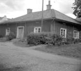 Bostadshus. Nora, kvarteret Örnen 8. Innergård Storgatan 12.
juli - augusti 1954.