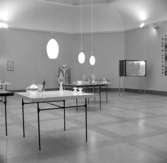 Örebro läns museum, utställningen Glas och textil, Orrefors, Sofia Widén och Alice Lund.
9-20 oktober 1954.