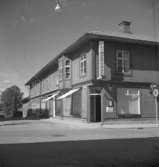 Bostadshus och affärsbyggnader. Kungsgatan 25, Lindesberg.
juli - augusti 1955.