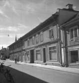 Bostadshus och affärsbyggnader. Kungsgatan 27, Lindesberg.
juli - augusti 1955.