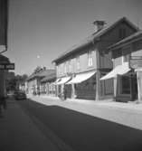 Bostadshus och affärsbyggnader. Kungsgatan 44, Lindesberg.
juli - augusti 1955.