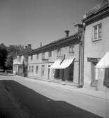 Bostadshus och affärsbyggnader. Kungsgatan 52, Lindesberg.
juli - augusti 1955.