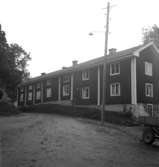 Bostadshus. Smedjegatan 2, Lindesberg.
1 september 1955.