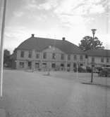 Bostadshus och affärsbyggnader. Sundsbrogatan 12, Askersund.
juli - december 1956.