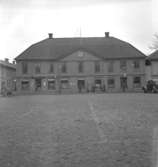 Bostadshus och affärsbyggnader. Sundsbrogatan 12, Askersund.
juli - december 1956.