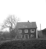 Bostadshus, Kvarteret Stadsfiskalen 6, Askersund.
juli - december 1956.