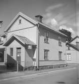 Bostadshus, skomakeriverkstad. Stöökagatan 17, Askersund.
juli-december 1956.