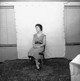 Hårdemonstration (modevisning) på hotell Laxbrogården i Kopparberg, en kvinna.