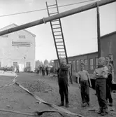 Brandkåren i Ställdalen, brandsläckningsarbete, brandmän och barn.