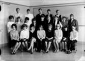 Engelbrektsskolan, klassrumsinteriör, 21 skolbarn med lärare Sören Helgesson.
Klass 9F, sal 21.