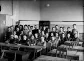 Olaus Petriskolan, klassrumsinteriör, 36 pojkar med lärare Einar Hult.
Klass 4A, sal 21.