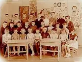 Lillåstrandskolan, klassrumsinteriör, klass 1d,  sal 5.26 skolbarn och lärarinna fru Svea Lind.