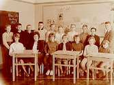 Engelbrektsskolan, klassrumsinteriör, klass 6Aö, sal 8.16 skolbarn med lärare Lorentz Götman.