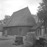 Kvistbro kyrka, exteriör.
September 1964.
