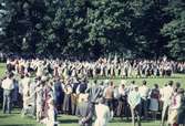 Folkdans och spelmansstämma i Örebro 16-19 juli 1965 i samband med Örebros 700 årsjubileum.
Massuppvisning i Stadsparken.