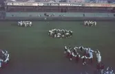 Folkdans och spelmansstämma i Örebro 16-19 juli 1965 i samband med Örebros 700 årsjubileum.
Dansuppvisning på Eyravallen.