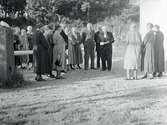 Läraren Reinhold Linder och hans första klass i Åhs skola (år 1884) firar 60-års jubileum.