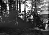 Grupp vid bordet.Karl HedströmDalarna.