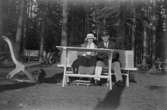 Porla, ett par på en bänk.
Karl Hedström