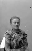 En ung kvinna.
A. Johansson