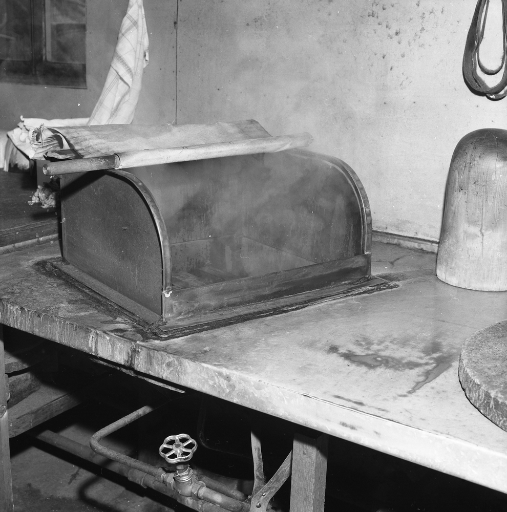 Kangedal, Hat manufacturing. 189/67 Copper vapour cupboard with cover (of textile) folded