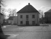 Skolhuset vid Askersunds kyrka.
4 maj 1963.