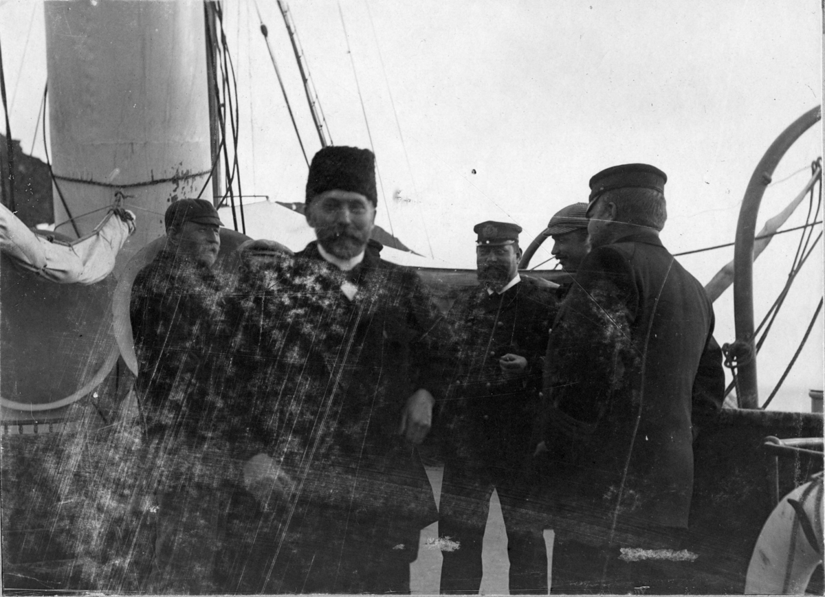 Gustaf Vilhelm Emanuel Swedenborg, “Öfre deck,” on HMS Svensksund: Andrée, Machuron, Stadling, Lembke, Strindberg, Ehrensvärt.
