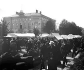 Nora, torget med stadshotellet.