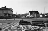 Korsningen Labackavägen/Gamla Riksvägen i Kållereds centrum, år 1984