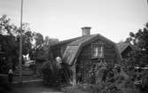 Gårdsmiljö med mindre bostadshus, östra Uppland 1932