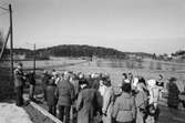 Kållereds hembygdsgille anordnar sockenvandring i Torrekulla, Kållered, år 1984.

För mer information om bilden se under tilläggsinformation.