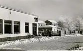 Kv. Midgård. Postkontoret vid Bryngelsgatan. Bakom detta: Bensinstationen Standard.