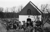 Gospelkören Seier från Mölndals vänort i Norge gästar Kållered, år 1984. Vid Kållereds kyrka.

För mer information om bilden se under tilläggsinformation.