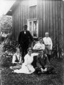 Vinterbacken. Rättare Karl Gustavsson med fru Hedvig. Barnen Alva, Härdis, Göran och Allan. De flyttade hit 1912 från