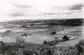 Utsikter från Mösseberg. Från Mössebergs nordostkrön - Nedergården.