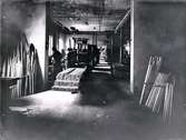 Haglunds rullgardinsfabrik. Käppmontering före 1930.