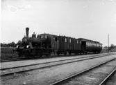 Lok 4 med persontåg.