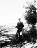 Torsten Fält själv med sin cykel.