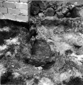 Stenkista framgrävd vid nybygge 1960 på torpställe under Seltorp.