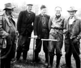 Skogsplantering Stommen Smeby 1950-talet (plantering på utskifte). Från vänster: Vitalis Johansson, Rune Eliasson, Åke Lundgren, Bertil Karlsson, Stig Johansson.