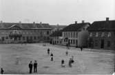 Spritbolagets hus. Sprithandeln i Falköping var sedan år 1855 överlåten till ett konsortium bestående av fyra handlande i staden. Detta bolag fick för rättigheterna erlägga en viss avgift till stadskassan. Utminuteringen var förlagd till 